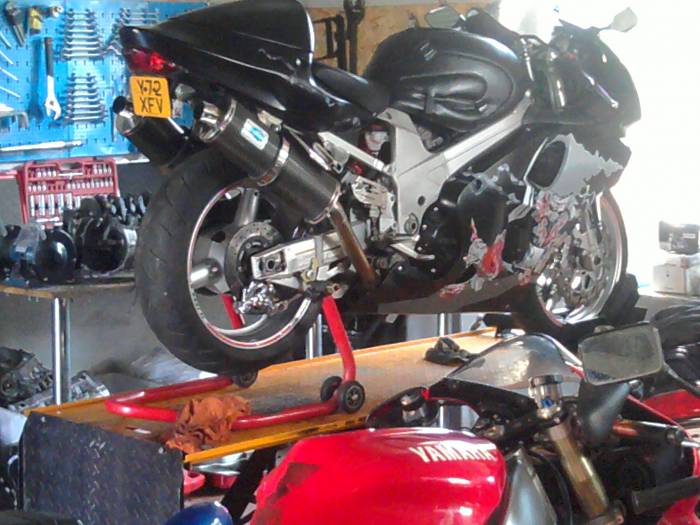 suzuki tl1000r sprzedam motocykl sportowy. sprzedam,zamieni na inne motocykle do naprawy lub czʌci.motocykl w bdb stanie nowe opony,karbonowe wydechy evo,amortyzator skrtu ohlins,radialne tarcze hamulcowe,przewody w oplocie ... >>  wojewdztwo dolnolskie wrocaw motorrad verkaufen motorcycle sale. motorrad verkaufen motorcycle sale
