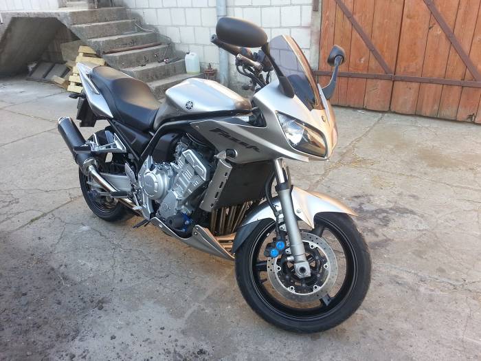 yamaha fazer 1000, 2005r sprzedam motocykl sportowo-turystyczny. oferta od osoby prywatnej 	 marka yamaha rok produkcji 2005 	 poj. silnika 1 000 cm³ stan techniczny nieuszkodzony 	 kraj pochodzenia polska  na wiosn tego roku zrobiony kompletny przegld ... >>  wojewdztwo lubelskie kkolewnica motorrad verkaufen motorcycle sale. motorrad verkaufen motorcycle sale